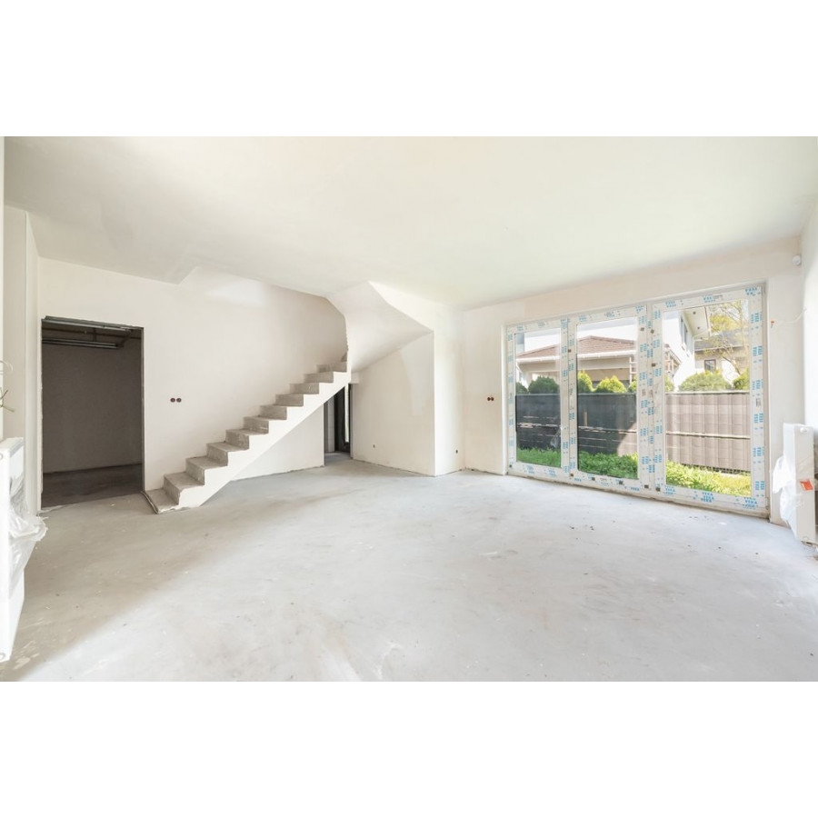 mazowieckie, Warszawa, Wawer, Dom szeregowy z ogr&oacute;dkiem w stanie surowym