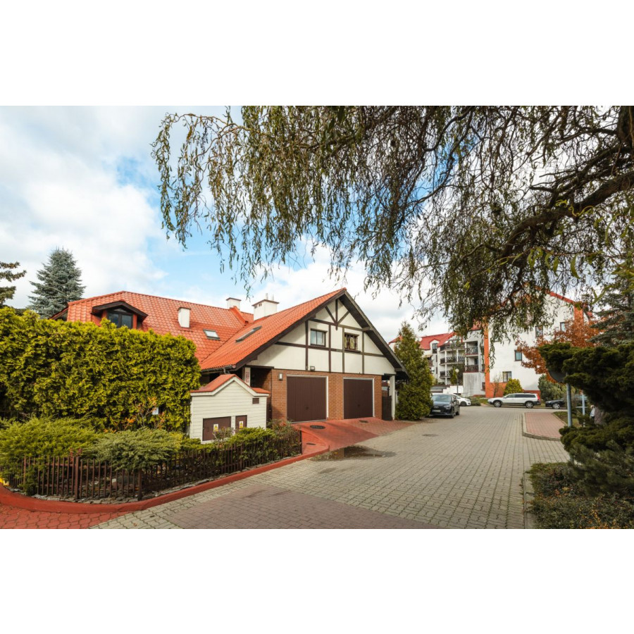 mazowieckie, Warszawa, Targ&oacute;wek, R&oacute;ży Wiatr&oacute;w, Przestronny i klimatyczny dom w spokojnej okolicy