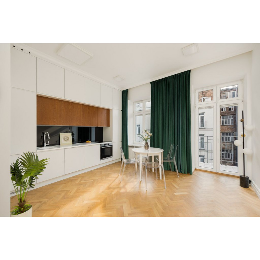 mazowieckie, Warszawa, Praga-P&oacute;łnoc, Targowa, Zrewitalizowana kamienica, 330 cm wysokości, Metro