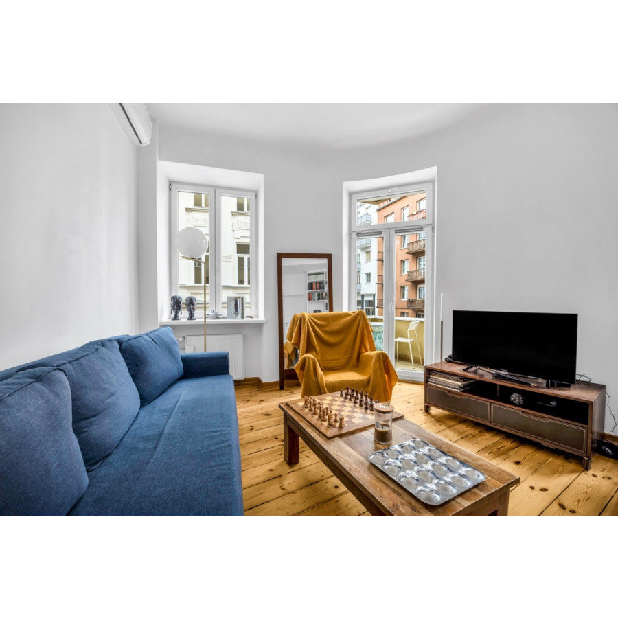 mazowieckie, Warszawa, Śr&oacute;dmieście Powiśle, Tamka, Wysokie w kamienicy z 1937r., klimatyzacja, balkon